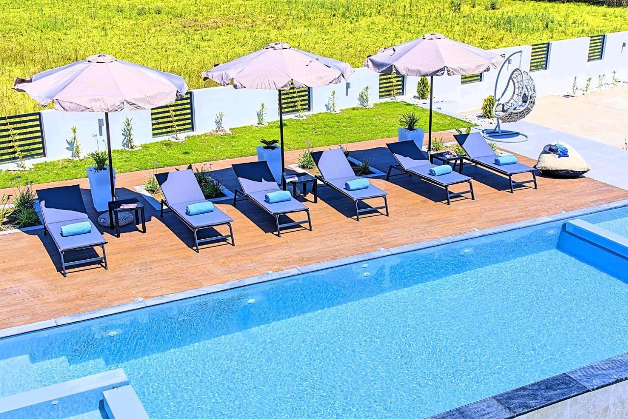 Villa Solaris Heated Pool & Jacuzzi Γεωργιούπολη Εξωτερικό φωτογραφία